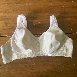 Vintage Playtex 18 Hour All Around Smoothing Wireless Bra size 38B 38 B  4395